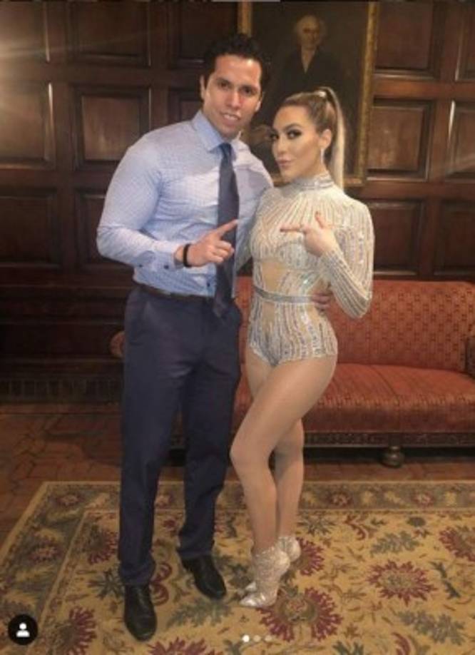 Frida se fotografió con varios fans antes y después de su presentación luciendo radiante.