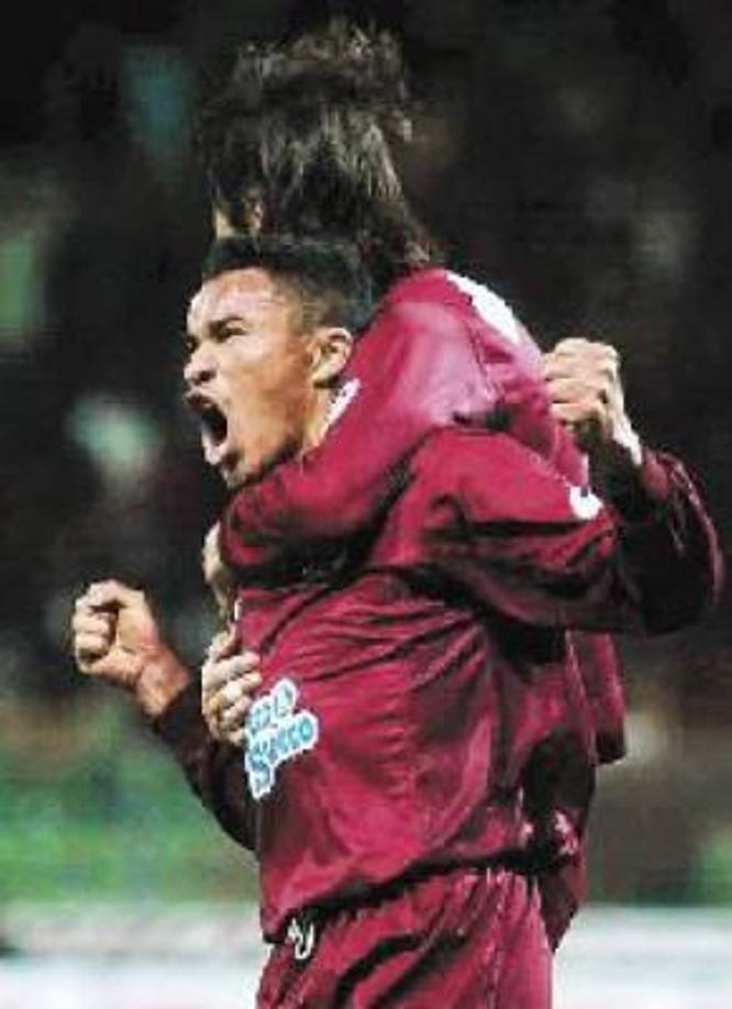 Más adelante, se mudó a tierras italianas y su primer equipo fue el Reggina, en donde se ganó el puesto por dos temporadas.