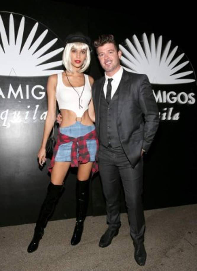 Robin Thicke con su novia al estilo 'Mujer Bonita'.