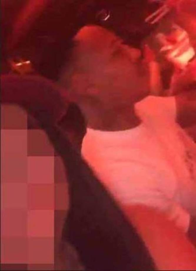 Luego, cerca de las 12:30 partieron hacia un club nocturno, en donde estuvieron unas horas, hasta regresar al complejo, en donde tomaron tequila y vodka hasta las 4 de la madrugada, mientras se animaban con juegos de cartas y retos para seguir bebiendo.