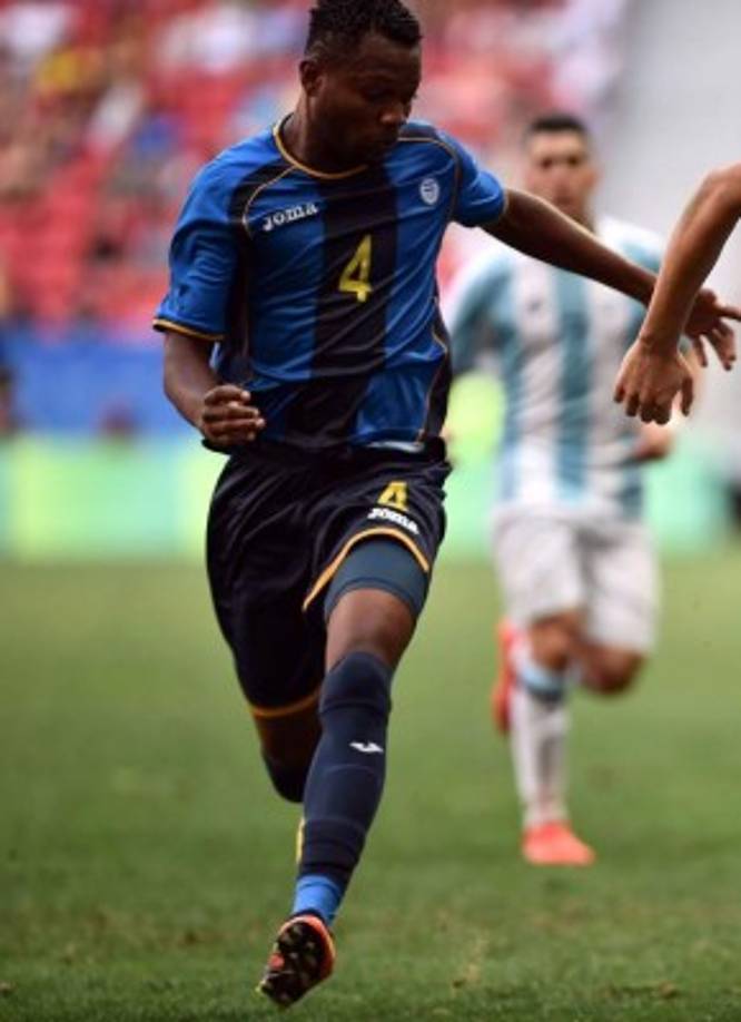 Kevin Álvarez es un lateral derecho que juega de titular en el Olimpia con apenas 21 años. Ya ha participado en unos Juegos Olímpicos, los de Río de Janeiro.