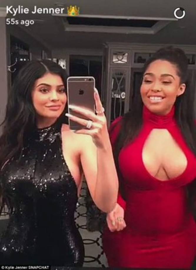 Kylie presumió su fiesta con una amiga.