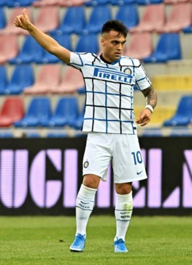 El futuro de Lautaro Martínez en el Inter de Milan todavía no está claro. En Italia se da por segura su renovación pero , según informa Mundo Deportivo, la prórroga de su contrato ha vuelto a su fase inicial de negociaciones con el cambio de representación del delantero argentino. Si antes se daba por seguro que se iba a quedar en Milan, ahora esa certeza está en el aire. Foto AFP.