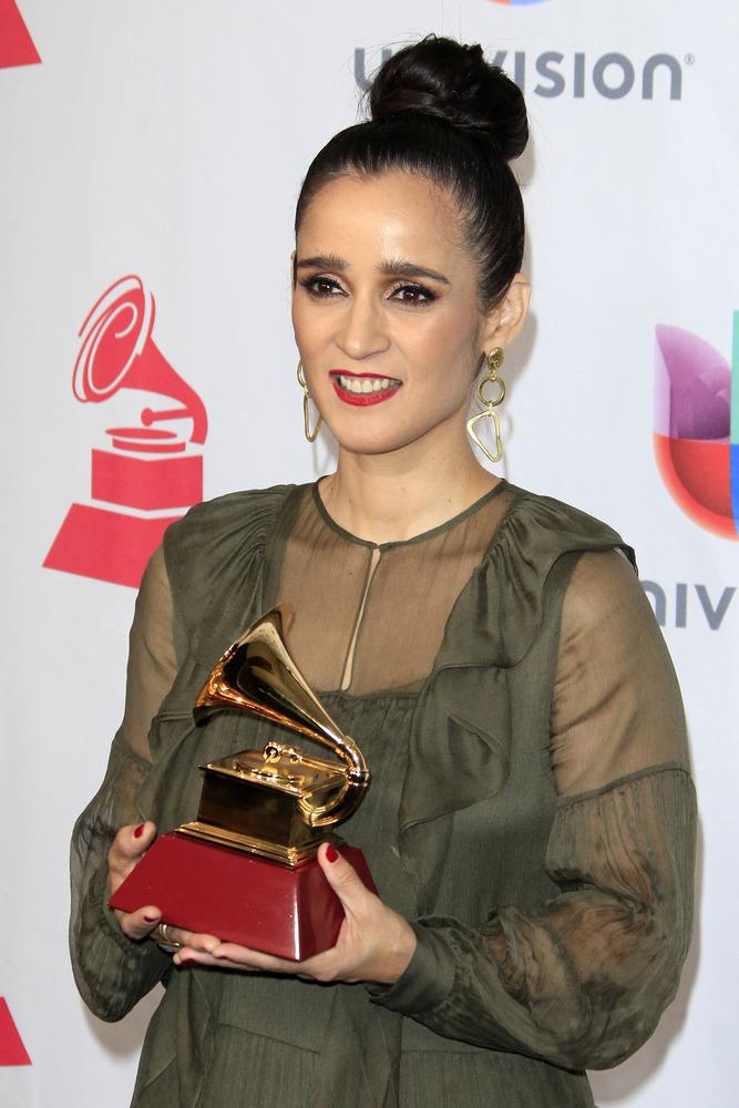 La niña futbolista: la canción de Julieta Venegas que divide en redes