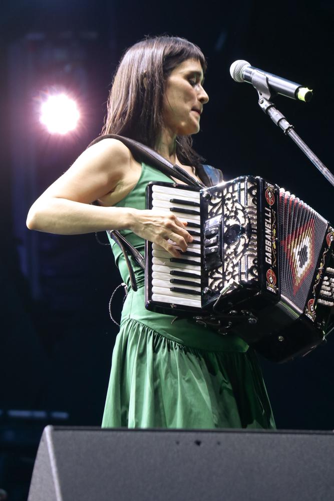 La niña futbolista: la canción de Julieta Venegas que divide en redes