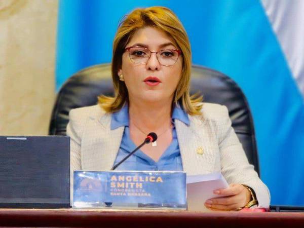 Angélica Smith es diputada de Libre por el departamento de Santa Bárbara.