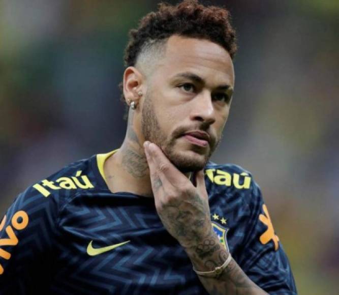 Neymar: Según diario Marca, el Barcelona y el PSG se reunieron para definir la llegada del brasileño al cuadro catalán. Inclusive informan que el cuadro francés le pide 250 millones de euros, sin embargo Barcelona le ofrece 80 millones de euros más el pase de Coutinho.