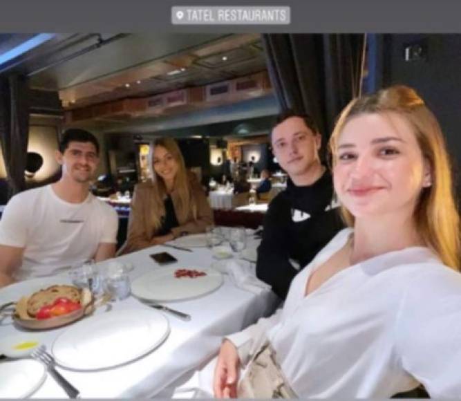 Courtois y Gerzig se empezaron a conocer meses atrás cuando la modelo viajó a España con una amiga y juntas aprovecharon para visitar Barcelona y Madrid, donde quedaron varias veces a cenar con Thibaut y un amigo de él.