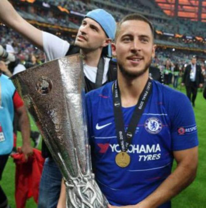 Eden Hazard: Ganó la Europa League con el Chelsea, elegido como uno de los mejores mediocampistas del 2019. Hoy juega en Real Madrid.