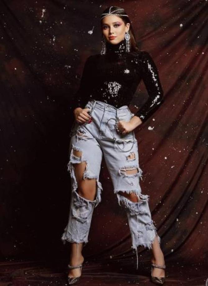 La joven, que cuenta con casi 60 mil seguidores en su cuenta de Instagram, comparte en sus redes sociales su pasión por la música y el canto.