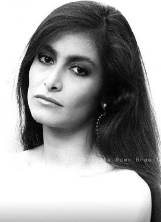 Su nombre de nacimiento es Teresa Presmanes Corona, pero artísticamente es conocida como Daniela Romo.<br/>