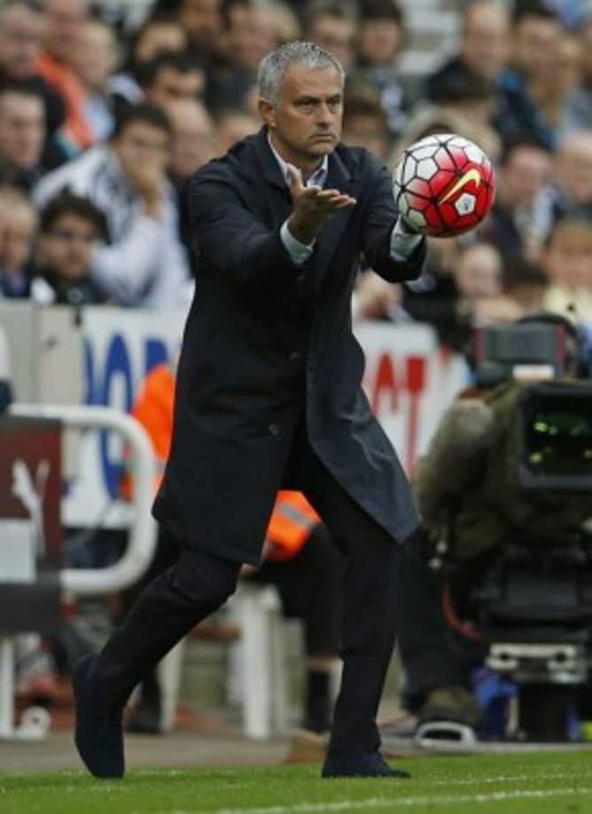 El portugués José Mourinho sería el estandarte de esta lista, ya que no fue jugador profesional, pero vaya que es un ganador desde el banquillo. Prácticamente en todos los clubes que ha dirigido ha conquistado algo.