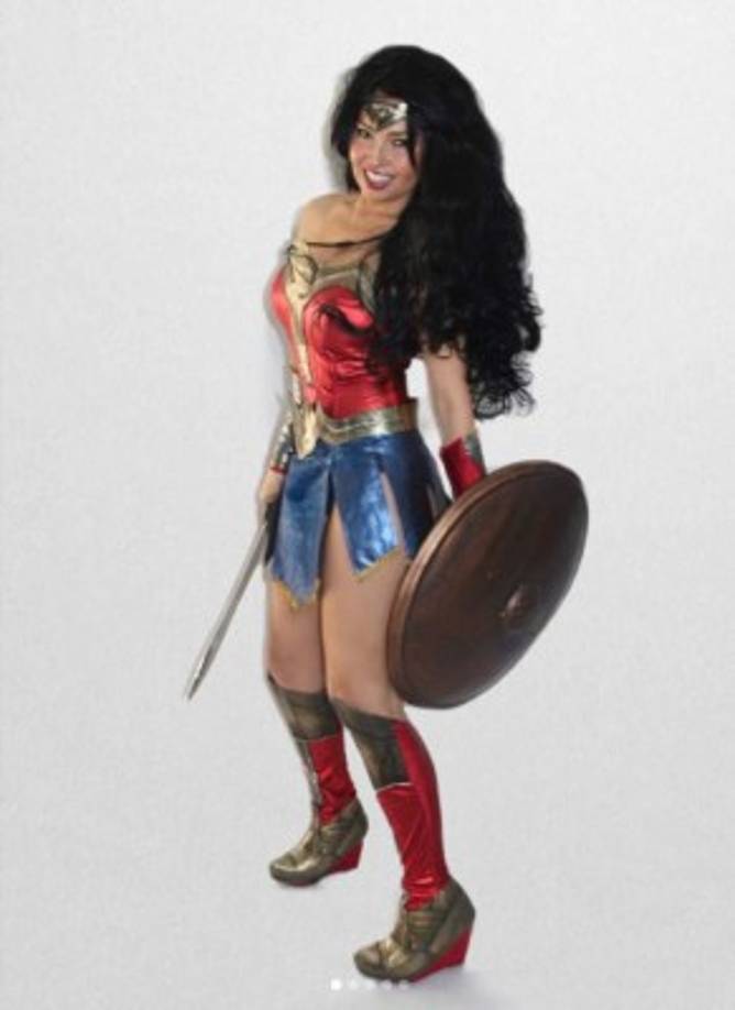 Thalía arrasó en redes sociales por su sexy atuendo con el que decidió celebrar Halloween en Nueva York.