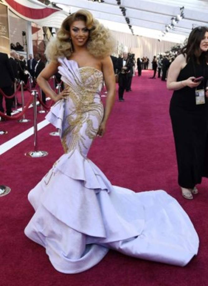 El look de la actriz y comediante Shangela, mejor conocida como D. J. Pierce, no le favoreció en lo absoluto.