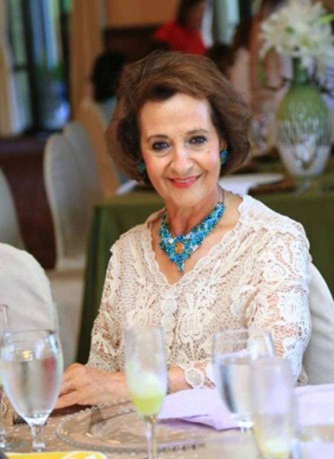 Víctoria Arja de Larach.