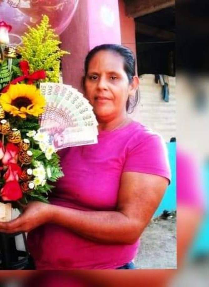 María Oneyda Urbina Mata, quien iba con un nieto en la unidad de transporte, murió en el lugar.