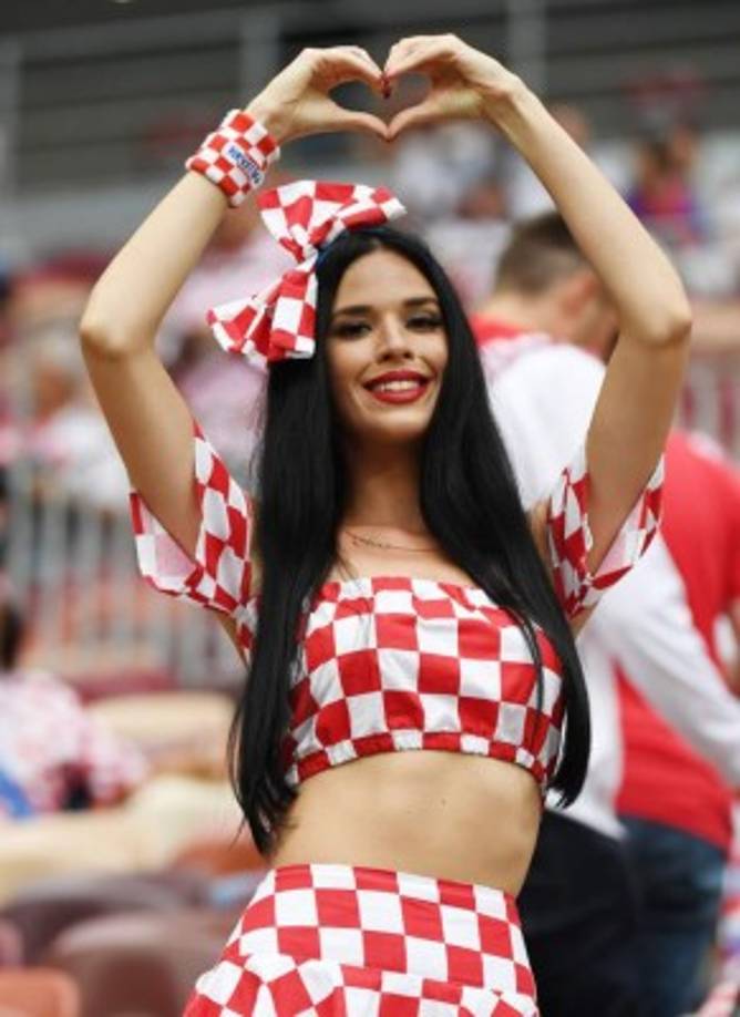 Croacia contó con el apoyo de esta hermosa y sexy aficionada.