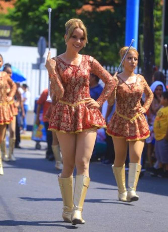 La belleza Katherine Lozano fue admirada por los sampedranos.