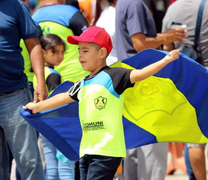 Las imágenes más curiosas del ambiente de la final Olancho-Olimpia