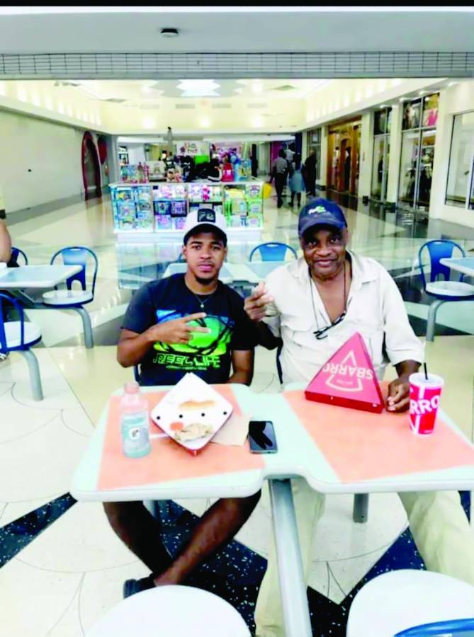 No parar búsqueda clama esposa de capitán y su hijo