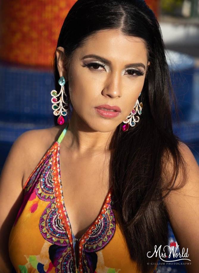 Mónika, aunque nació en Estados Unidos, sus padres hondureños le inculcaron su amor por Honduras. “Amo a Honduras con todo mi corazón.