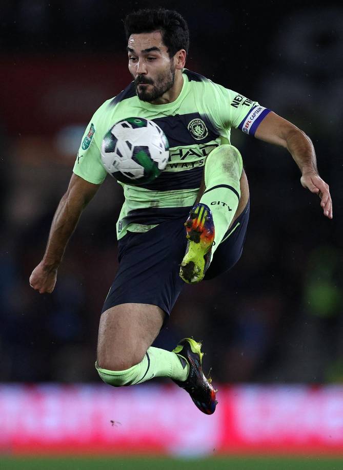 El FC Barcelona está interesado en fichar a Ilkay Gündogan en una transferencia gratuita después de que se agote su contrato con el Manchester City, informa “The Telegraph”. Los blaugrana también están interesados en N’Golo Kante pero ven al alemán como un objetivo más alcanzable.