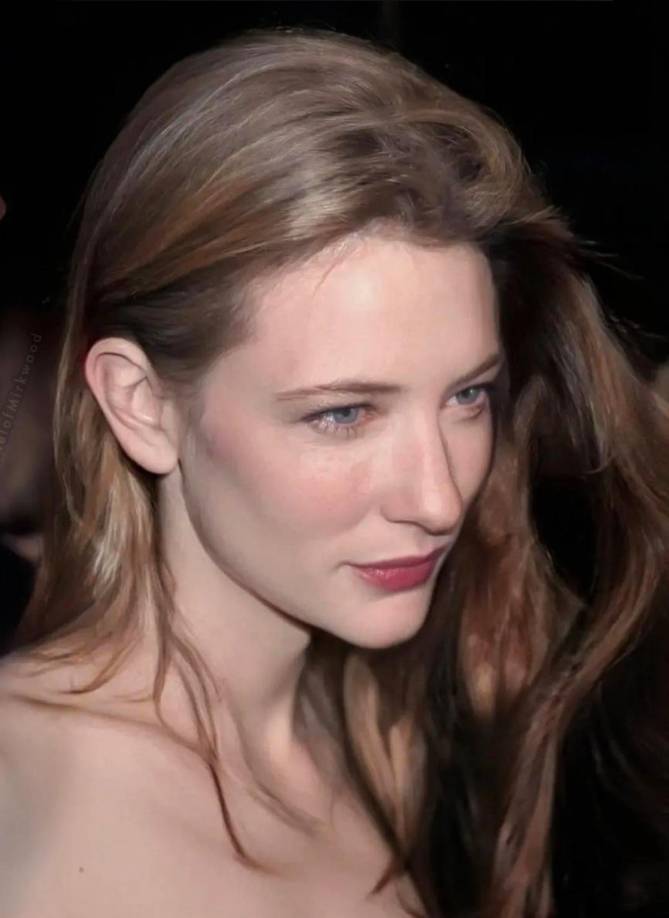 Cate Blanchett se ha descrito a sí misma como “en parte extrovertida” durante la infancia.