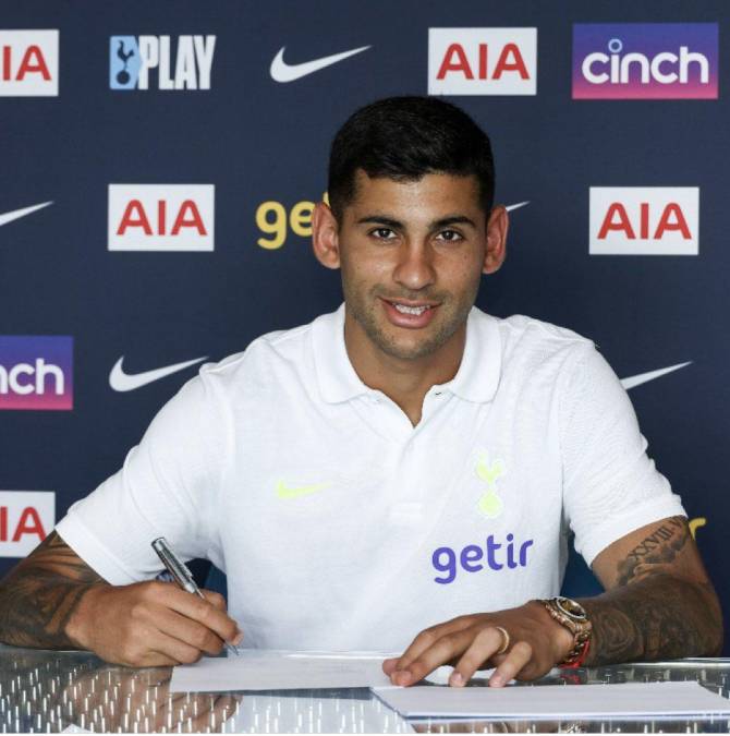 El Tottenham Hotspur ha anunciado que ha ejercido la opción de compra del defensa argentino Cristian Gabriel ‘Cuti’ Romero hasta el 2027. El zaguero estaba en el Tottenham Hotspur en calidad de cedido por el Atalanta.