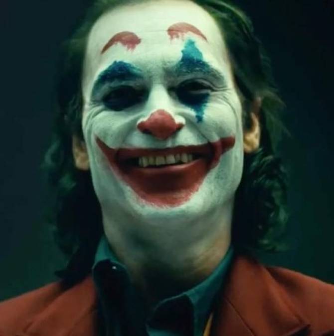 Joker<br/><br/>Estreno mundial: 11 de octubre (El Guasón)<br/>Protagonistas: Joaquín Phoenix, Robert DeNiro, Zazie Beetz y Frances Conroy<br/>Director: Todd Phillips<br/><br/>La cinta será una total sorpresa ya que la trama no se ha compartido aún, lo único que se sabe es que la producción contará los orígenes del villano.