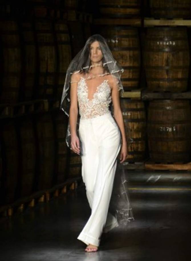 La delicadeza de sus diseños y al mismo tiempo la vanguardia del estilo en que fueron confeccionados destaca en la obra de Duque.