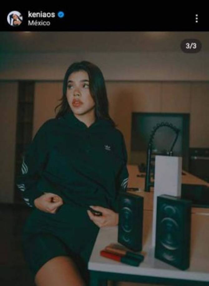 Kenia Guadalupe Flores Osuna nació el 15 de julio de 1999 en Mazatlán, Sinaloa. Ella se dio a conocer por sus diversos videos en YouTube, donde tomó popularidad rápidamente.