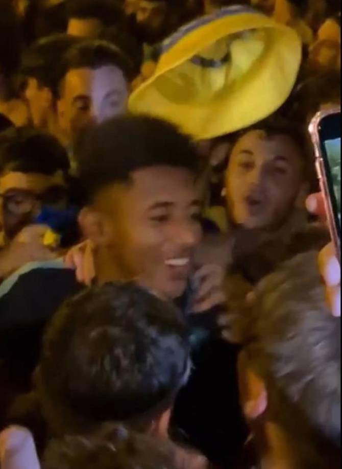“Choco Lozano, Choco Lozano”, fue el grito de la afición del Cádiz. El hondureño fue recibido como un héroe.