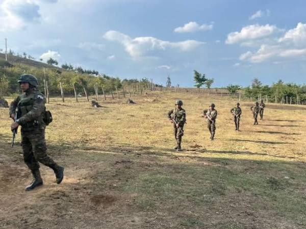 Militares guatemaltecos durante el operativo de defensa.