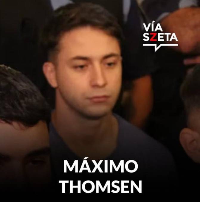 Máximo Thomsen, de 23 años, fue el acusado que más le pegó a la víctima. Los testigos describen que estaba como “enajenado” después de que, en el interior de la discoteca, hizo una seña a modo de amenaza contra Báez Sosa, a quien responsabilizó por su expulsión del boliche (bar) por parte del personal de seguridad. Las pericias corroboraron que la víctima tenía marcada su zapatilla en el maxilar inferior izquierdo y, a su vez, el calzado tenía sangre de Báez Sosa.