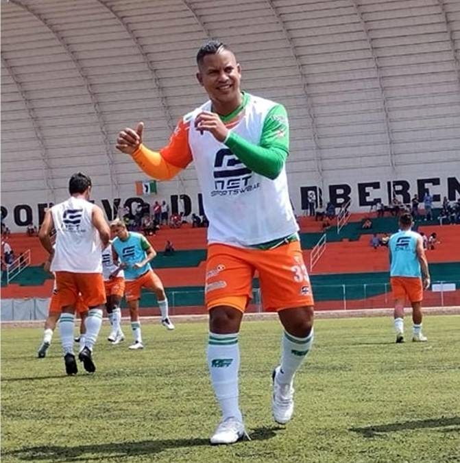 El mediocampista hondureño Óscar Salas podría volver al fútbol catracho, pues cuenta con ofertas de clubes de Honduras. Actualmente milita en el Deportivo Barberena FC de Guatemala.