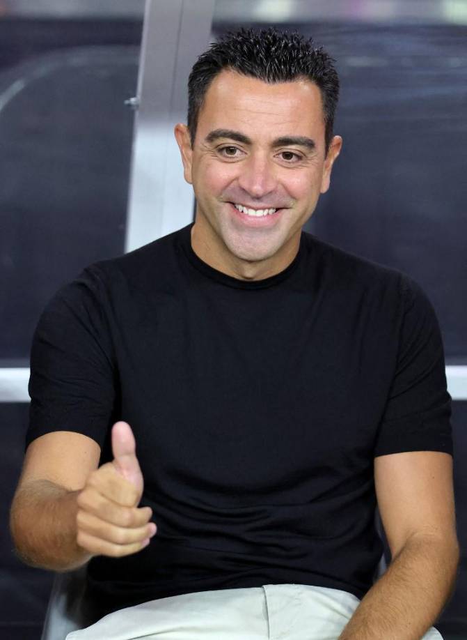 Xavi Hernández habló en Estados Unidos sobre un posible regreso de Messi al Barça: “Ya dije en su momento. Es una utopía centrarnos en Leo. Me gustaría que no se hubiera acabado la etapa de Messi. Creo que se merece una segunda oportundad, una última oportunidad, pero eso es el año que viene. Tiene contrato. Me gustaría, si”, señaló.