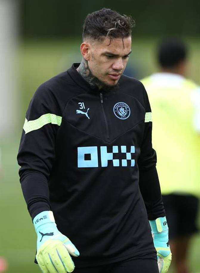 Portero: El brasileño Ederson, indiscutible en la meta del City.