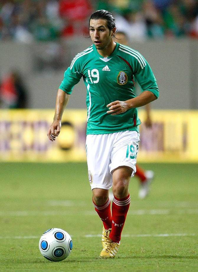 En el 2009 durante el partido entre México y Panamá por la Copa Oro, Luis Miguel Noriega fue expulsado, situación por la cual al medio tiempo el <i>Vasco</i> lo regaño airadamente, sin embargo, luego de que en el mismo encuentro lo expulsaran también a él, tuvo que disculparse “te regañé por tu expulsión y yo hice algo peor”.