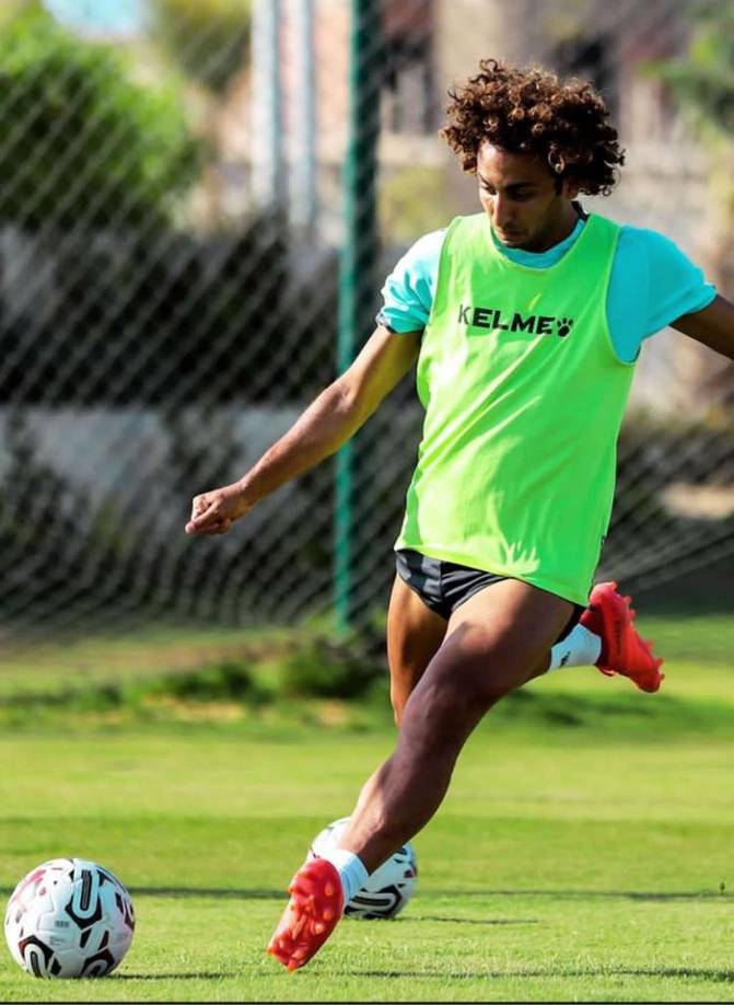 Antes, en 2017, Amr Warda completó unan gran Copa África 2017 cuando jugaba en Grecia con el Panetolikos, situación que le valió para firmar con uno de los grandes el PAOK, donde tuvo contrato hasta 2021, aunque intercaló cesiones al Atromitos, Larissa y Volos.
