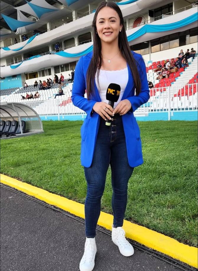 ‘‘Nos conocimos por el mundo en que trabajamos, ya que si trabajas en farándula es bastante fácil que encontrés a una persona del mismo medio. Fue en mi trabajo, en una invitación al trabajo’’, contó Isabel.