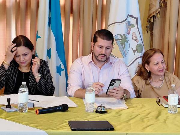 La Corporación Municipal, presidida por el alcalde Bader Dip, expuso en cabildo abierto el camino hacia una recuperación económica sin precedentes para La Ceiba.