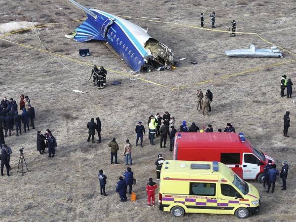 AZAL informó en un comunicado de que su avión, siniestrado en Aktau (Kazajistán) tras no poder aterrizar en la ciudad rusa de Grozni, sufrió “interferencias físicas y técnicas externas”.