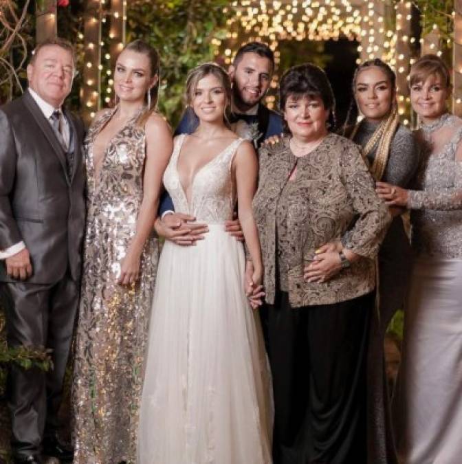 Jessica Giraldo Navarro, quien recientemente celebró su boda Daniel Bueno, publica constantemente en las redes sociales sobre Karol G y lo orgullosa que está de ella.
