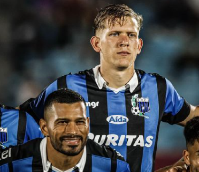 “Fuentes involucradas en el caso me informan que Samudio estuvo enviándole mensajes a la novia de su compañero, Ignacio Rodríguez, pretendiendo un vínculo afectivo. Ignacio al enterarse le comunicó al entrenador y a la directiva, que optaron por separarlo”, publicó el reportero en su cuenta de X.