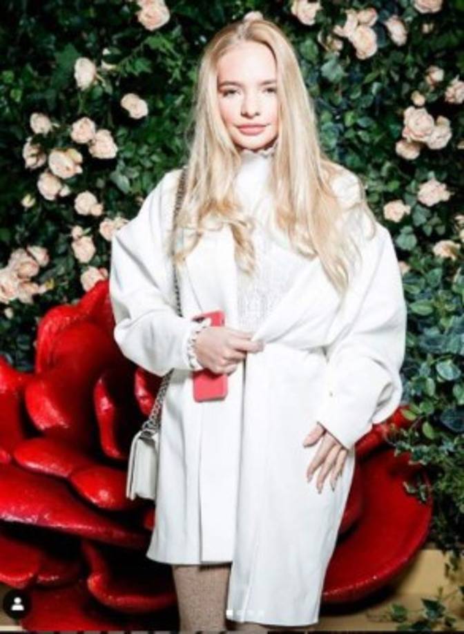 'Peskova es ciertamente la hija de una personalidad importante en la Federación Rusa, pero como estudiante, no tiene menos derechos que otros jóvenes para hacer una pasantía como parte de sus estudios', dijo Chauprade.