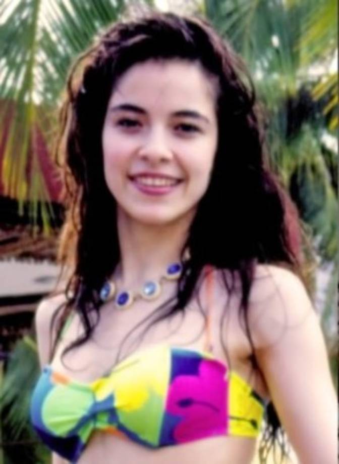 A finales de 1984, se formó la agrupación Boquitas Pintadas compuesta por Gloria, Raquenel Portillo (Mary Boquitas), Pilar Romero, Mónica Murr y Claudia Rosas. Desde ese momento, iniciaron las preparaciones; Andrade comenzó a enseñarles música, canto, actuación y vocalización.