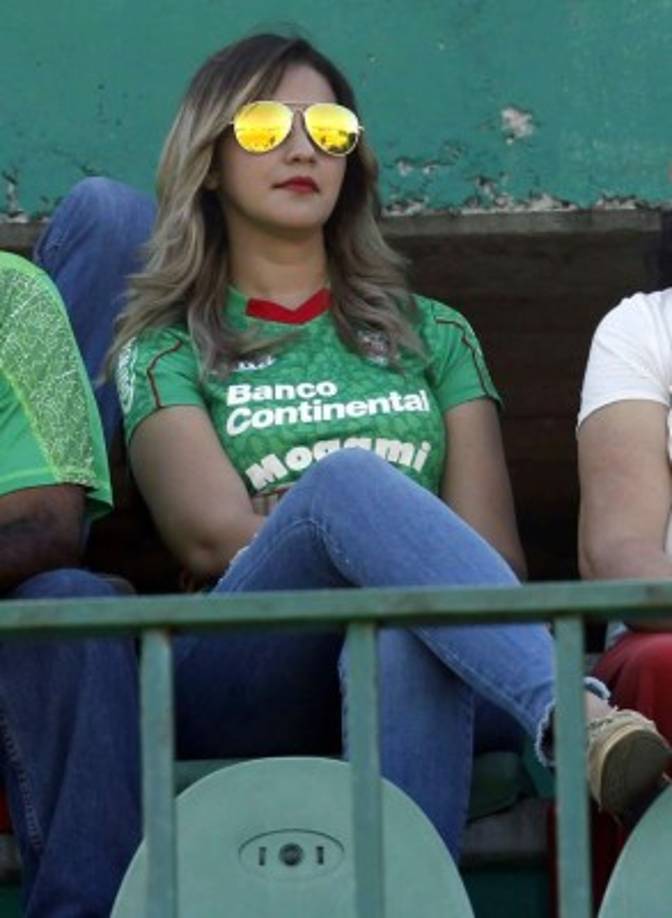 Al Marathón siempre lo llegan a apoyar hermosas chicas.