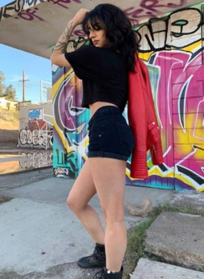 En el video, la joven se cuestiona: 'pero yo les pregunto ¿cuál violencia? Los medios están llenos de noticias amarillistas haciendo ver a México como el país más pinch* inseguro del mundo, donde mujer que sale a la calle, mujer que amanece muerta, pero esto puede estar más lejano de la verdad, ya estoy hasta la madre que hagan ver a los hombres mexicanos como unos malditos asesinos'.