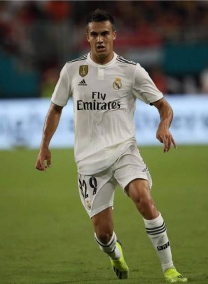 Julen Lopetegui, ya tiene un nuevo 'fichaje' para la primera plantilla del Real Madrid: Sergio Reguilón. El entrenador merengue confirmó en rueda de prensa que el lateral izquierdo español será el recambio de Marcelo, tapando el hueco de Theo Hernández, que fichó por la Real Sociedad.