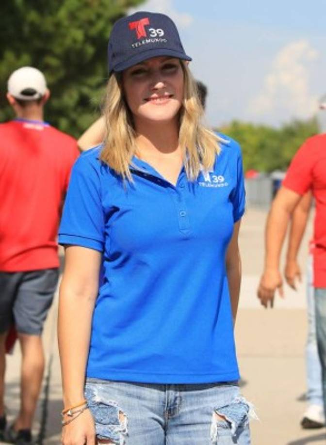 Esta bella chica trabaja con Telemundo.